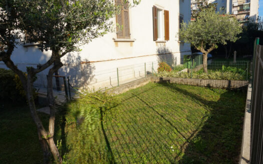 Ponte San Pietro- Splendido trilocale da ristrutturare con box e piccolo giardino