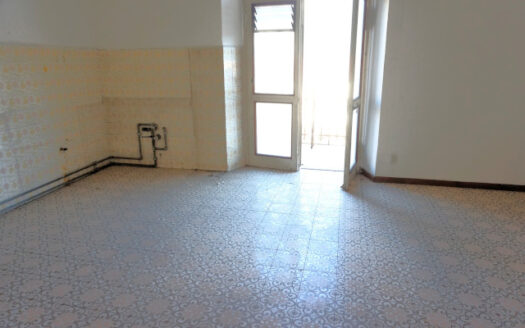 Ponte San Pietro- Splendido trilocale da ristrutturare con box e piccolo giardino