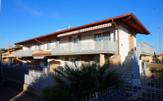 Bonate Sopra Signorile bilocale in villa con giardino privato