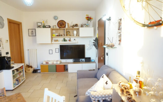 Caprino Bergamasco – Recente bilocale con giardino privato