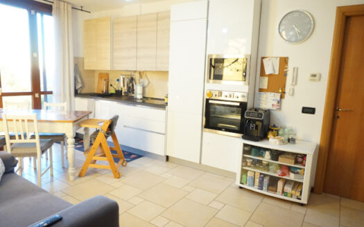 Caprino Bergamasco – Recente bilocale con giardino privato