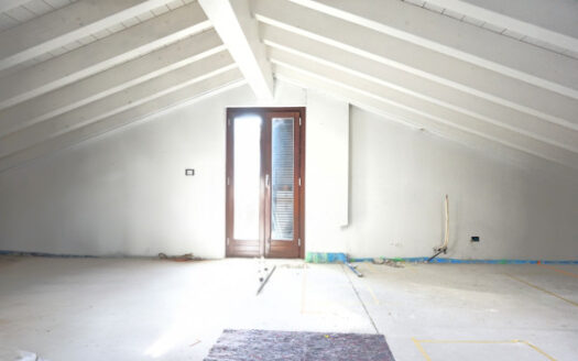 Bonate Sopra Splendido trilocale in villa con mansarda