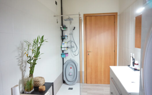 Caprino Bergamasco – Recente bilocale con giardino privato