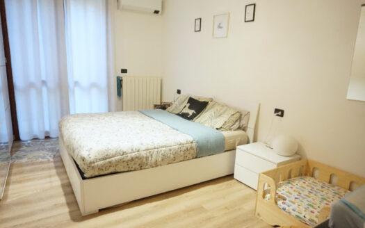 Caprino Bergamasco – Recente bilocale con giardino privato