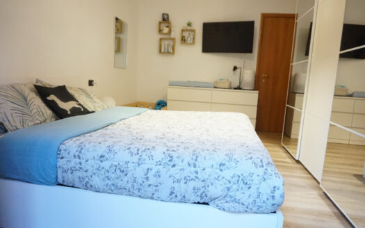 Caprino Bergamasco – Recente bilocale con giardino privato