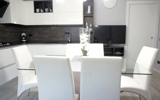 Bonate Sopra Signorile bilocale in villa con giardino privato