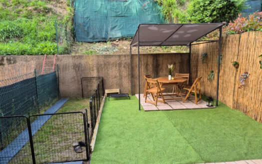 Caprino Bergamasco – Recente bilocale con giardino privato