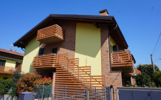 Bonate Sopra Splendido trilocale in villa con mansarda