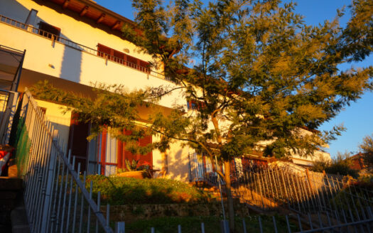 Caprino Bergamasco – Recente bilocale con giardino privato