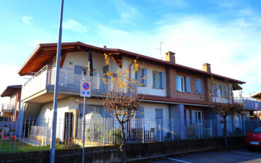 Bonate Sopra Signorile bilocale in villa con giardino privato