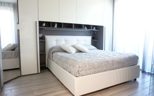 Bonate Sopra Signorile bilocale in villa con giardino privato