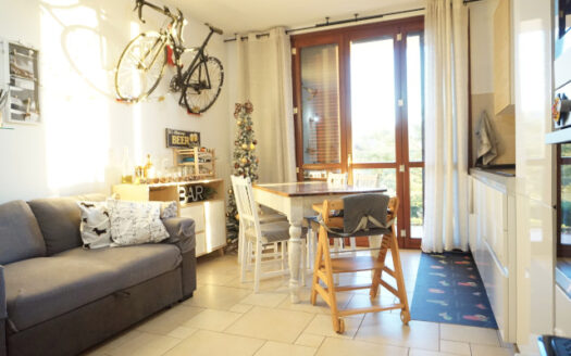 Caprino Bergamasco – Recente bilocale con giardino privato