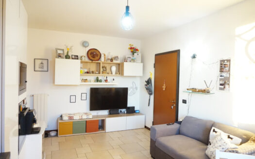 Caprino Bergamasco – Recente bilocale con giardino privato