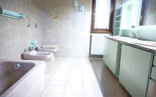 Chignolo d’Isola Introvabile pentalocale di 150mq con terrazzo vivibile di ben 85mq