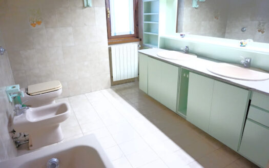 Chignolo d’Isola Introvabile pentalocale di 150mq con terrazzo vivibile di ben 85mq