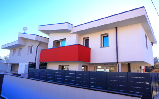 Bonate Sotto Quadrilocale di Testa con Giardino Privato