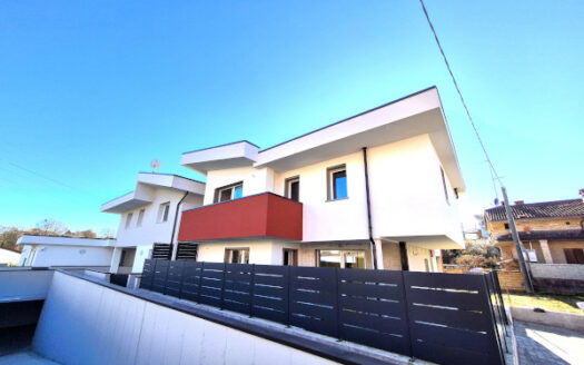 Bonate Sotto Quadrilocale di Testa con Giardino Privato