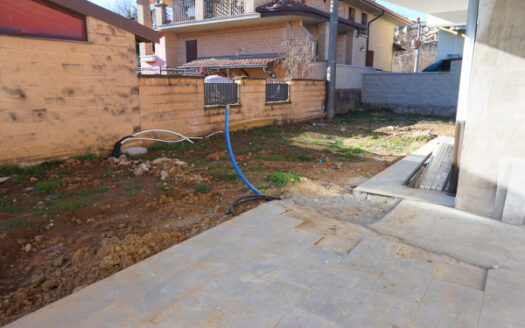 Bonate Sotto Quadrilocale di Testa con Giardino Privato