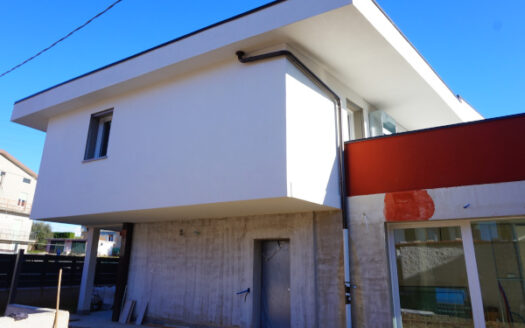 Bonate Sotto Quadrilocale di Testa con Giardino Privato