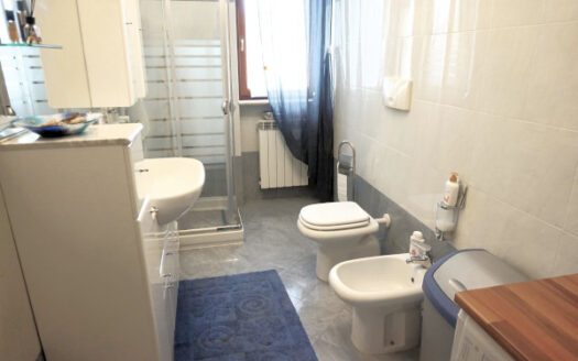 TERNO D’ISOLA Trilocale con Mansarda e Giardino Privato