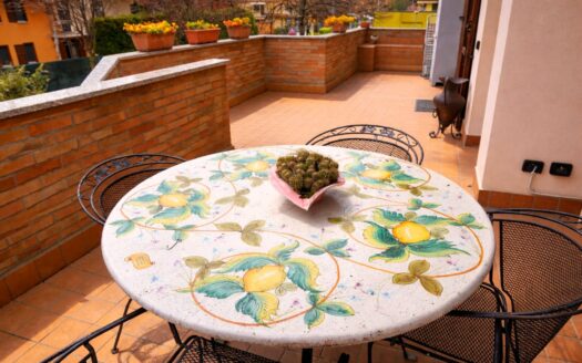 TERNO D’ISOLA Trilocale con Mansarda e Giardino Privato