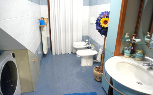 TERNO D’ISOLA Trilocale con Mansarda e Giardino Privato