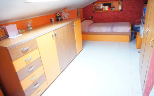 TERNO D’ISOLA Trilocale con Mansarda e Giardino Privato