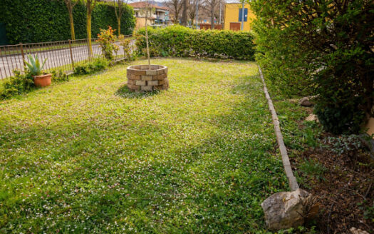 TERNO D’ISOLA Trilocale con Mansarda e Giardino Privato