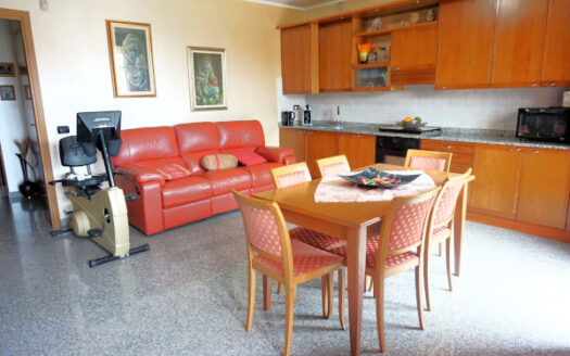 TERNO D’ISOLA Trilocale con Mansarda e Giardino Privato