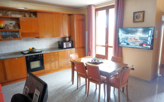 TERNO D’ISOLA Trilocale con Mansarda e Giardino Privato