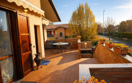 TERNO D’ISOLA Trilocale con Mansarda e Giardino Privato