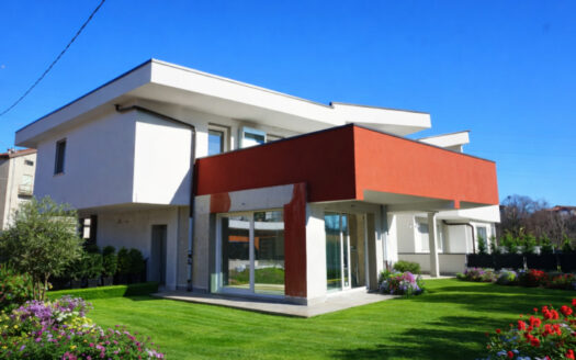 Bonate Sotto Quadrilocale di Testa con Giardino Privato