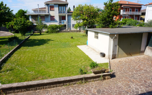 Calusco d’Adda – Ampio appartamento con giardino privato