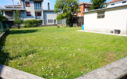 Calusco d’Adda – Ampio appartamento con giardino privato