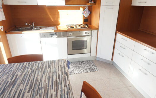 Mozzo- Splendido trilocale con cantina e ampio box