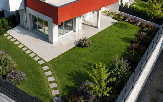 Bonate Sotto Quadrilocale di Testa con Giardino Privato