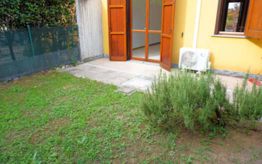 Madone Bilocale in villa con ampio giardino privato e box