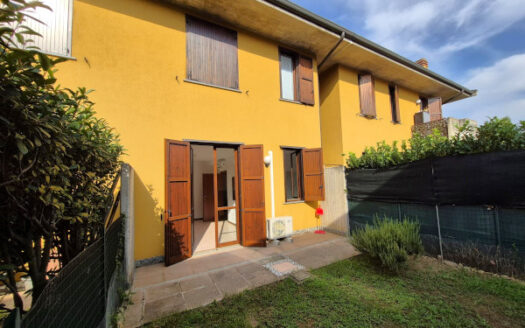 Madone Bilocale in villa con ampio giardino privato e box
