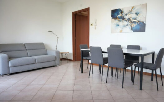 Madone Bilocale in villa con ampio giardino privato e box