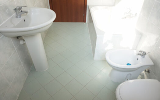 Madone Bilocale in villa con ampio giardino privato e box