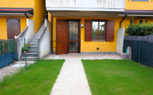 Madone Bilocale in villa con ampio giardino privato e box