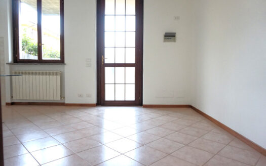 Madone Bilocale in villa con ampio giardino privato e box