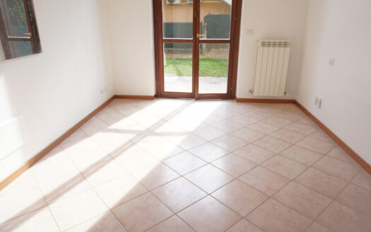 Madone Bilocale in villa con ampio giardino privato e box