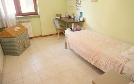 Terno d’Isola Trilocale in villa al piano terra