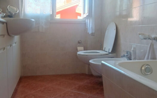 Torre Boldone-Ampio quadrilocale con giardino privato e box!