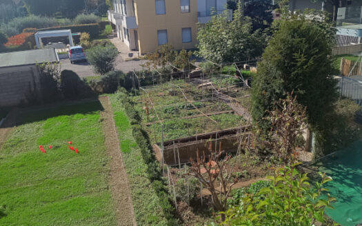 Torre Boldone-Ampio quadrilocale con giardino privato e box!