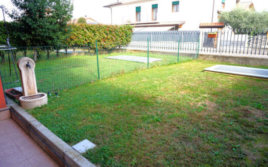 Bonate Sotto Bilocale con ingresso indipendente, giardino, cantina e box grande