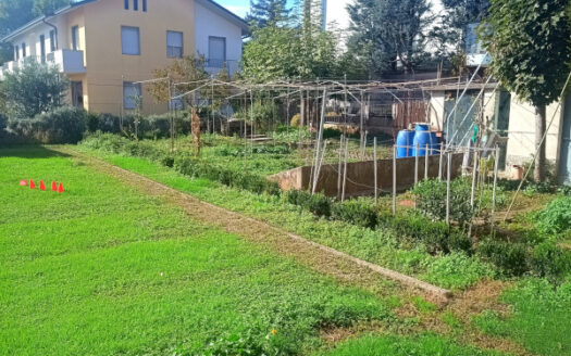 Torre Boldone-Ampio quadrilocale con giardino privato e box!