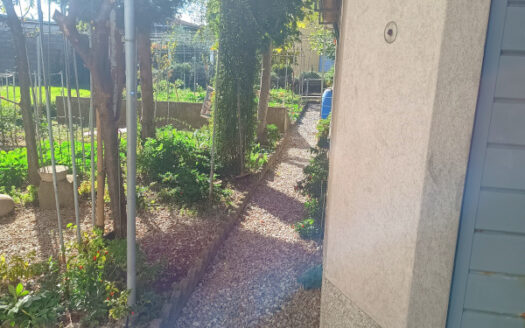 Torre Boldone-Ampio quadrilocale con giardino privato e box!