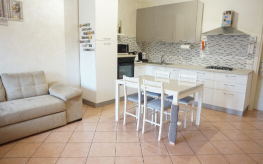 Bonate Sotto Bilocale con ingresso indipendente, giardino, cantina e box grande